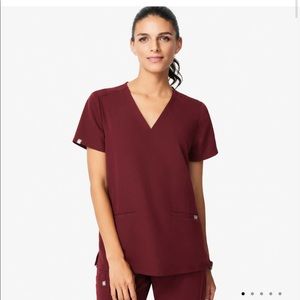 Casma three pocket scrub top